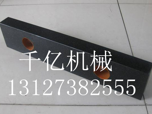 花崗石平尺無論是在材質(zhì)還是使用都占有優(yōu)勢